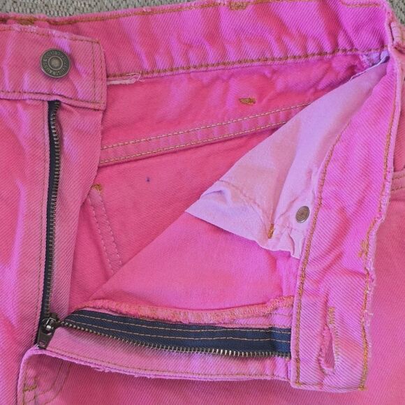 Levi's 550 Pink Distressed Frayed Hem Jean Shorts - Size 32 - Picture 5 of 14